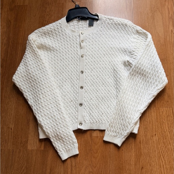 Elegant White Button-Up Cardigan Sweater - Picture 6 of 13